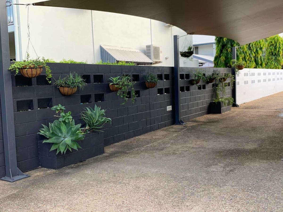 Motel On Mitchell Townsville Exterior photo